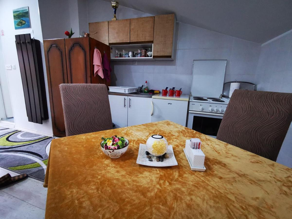 White Apartment Sarajevo - Free Parking Eksteriør billede