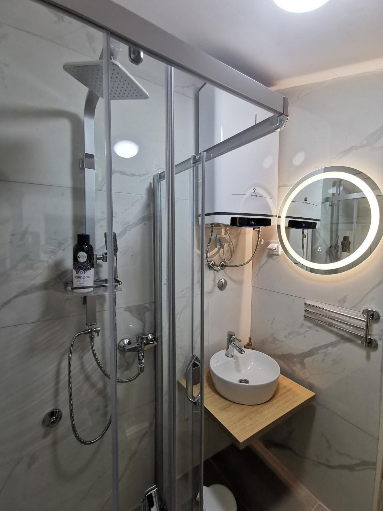 White Apartment Sarajevo - Free Parking Eksteriør billede