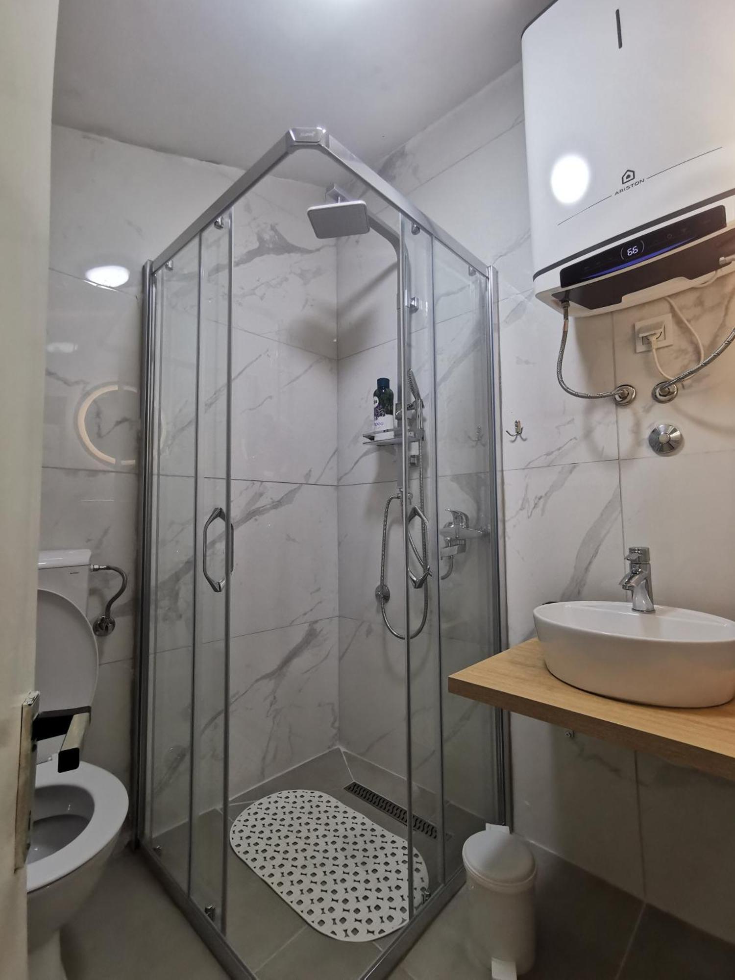 White Apartment Sarajevo - Free Parking Eksteriør billede